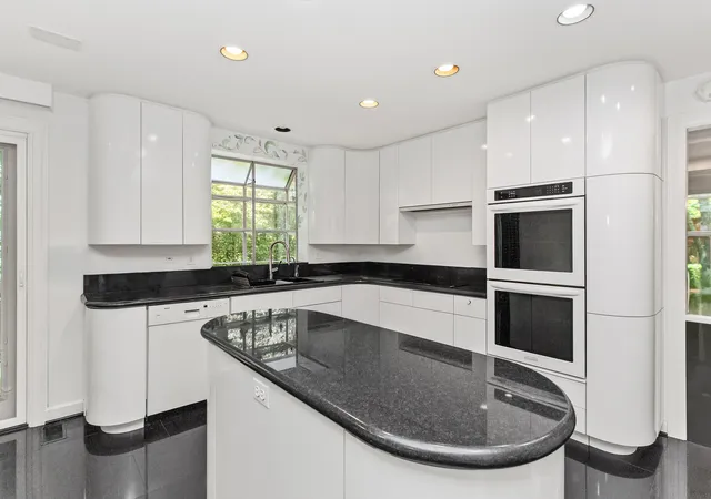 Photo 3 of Single family home for sale at 22 Regent Wood Rd, Northfield, IL 60093 | MLS# 12639571 | Listing updated on 2026-09-02