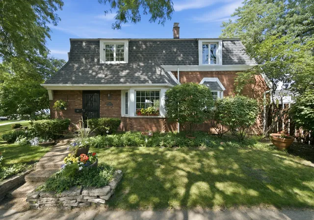 Photo 1 of Single family home for sale at 5801 N Kenton Ave, Chicago, IL 60646 | MLS# 12640811 | Listing updated on 2026-09-09