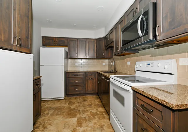 4th image of 2311 183Rd St, Homewood, IL 60430