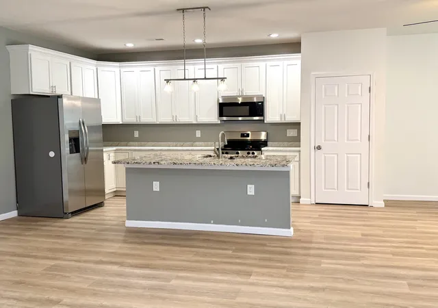 Photo 3 of Sale Pending at 1108 Midway Ct, Marion, IL 62959 | MLS# 12651473 | Listing updated on 2026-10-07