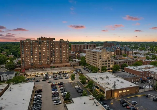 2nd image of 77 S Evergreen Ave #806, Arlington Heights, IL 60005 | MLS# 12651482