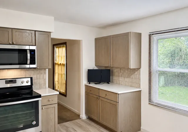 Photo 3 of Single family home for sale at 17807 Stonebridge Dr, Hazel Crest, IL 60429 | MLS# 12652967 | Listing updated on 2026-10-05