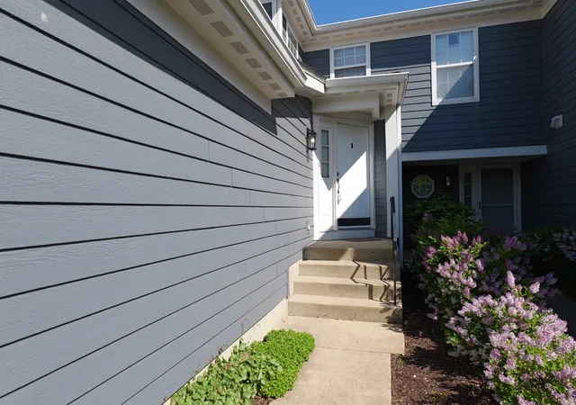 Photo 2 of Townhouse for sale at 122 Kennebunk Ct #122, Glendale Heights, IL 60139 | MLS# 12654156 | Listing updated on 2026-09-08