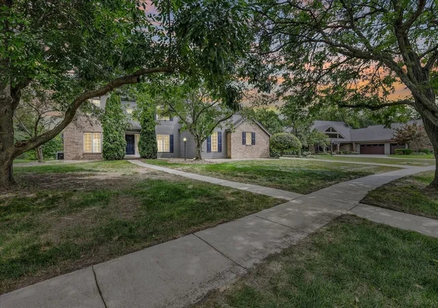 3rd image of 1704 Bentbrook Dr, Champaign, IL 61822 | MLS# 12657096
