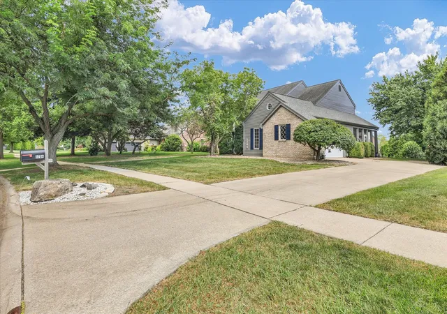 5th image of 1704 Bentbrook Dr, Champaign, IL 61822 | MLS# 12657096