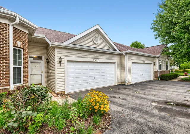 Townhouse for sale at 21422 Mays Lake Dr, Crest Hill, IL 60403 | MLS# 12657202