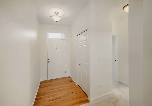 Photo 3 of Townhouse for sale at 21422 Mays Lake Dr, Crest Hill, IL 60403 | MLS# 12657202 | Listing updated on 2026-09-07