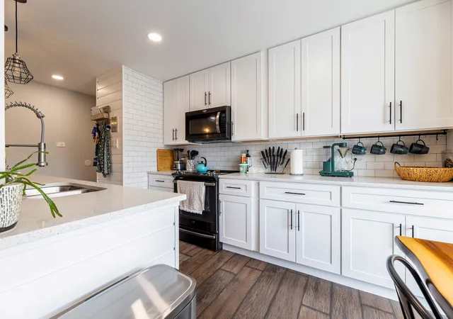 Photo 4 of Condo for sale at 4112 W 98th Street #203, Oak Lawn, IL 60453 | MLS# 12658022 | Listing updated on 2026-08-25