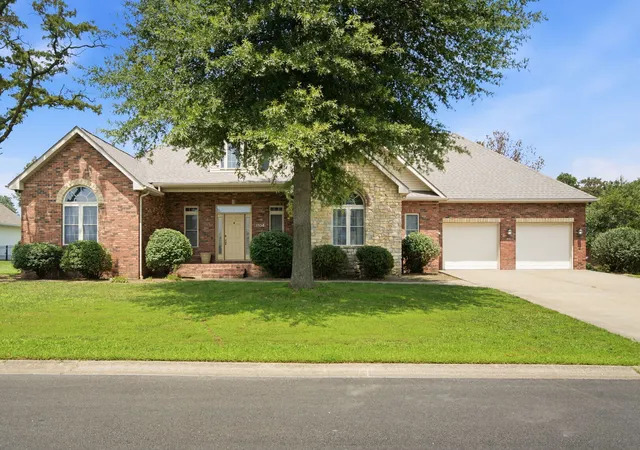 Photo 2 of Single family home for sale at 1104 Daybreak Dr, Marion, IL 62959 | MLS# 12659202 | Listing updated on 2026-08-19
