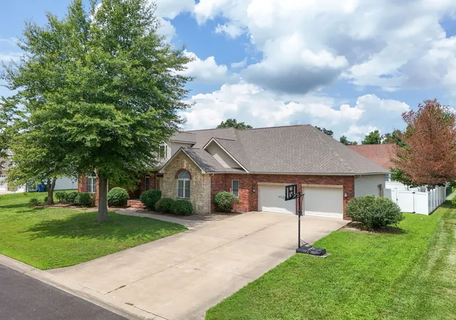 Photo 2 of Single family home for sale at 1104 Daybreak Dr, Marion, IL 62959 | MLS# 12659202 | Listing updated on 2026-08-19