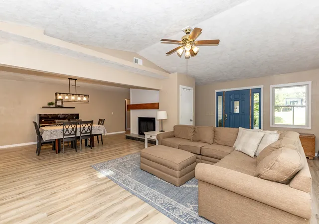 Photo 4 of Single family home for sale at 101 N Park Ave, Geneseo, IL 61254 | MLS# 12660751 | Listing updated on 2026-08-21