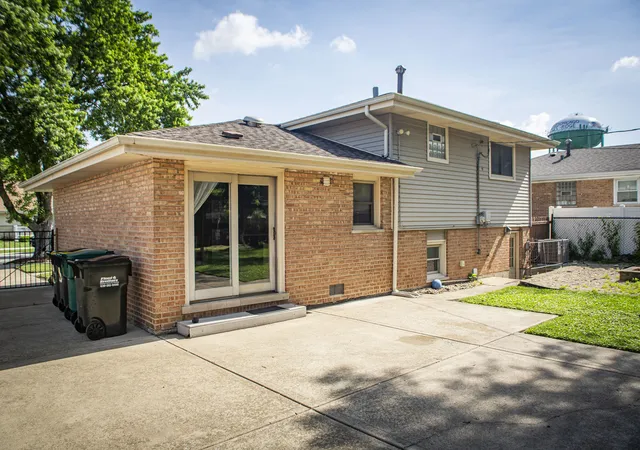 Photo 2 of Single family home for sale at 10435 Barnard Dr, Chicago Ridge, IL 60415 | MLS# 12663079 | Listing updated on 2026-09-08