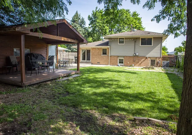 Photo 3 of Single family home for sale at 10435 Barnard Dr, Chicago Ridge, IL 60415 | MLS# 12663079 | Listing updated on 2026-09-08