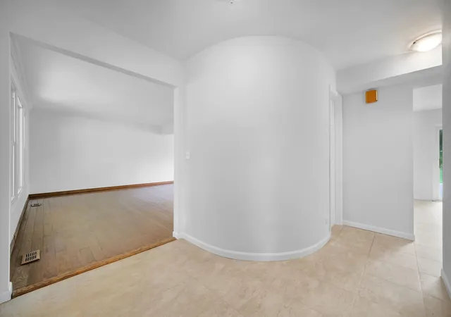 5th image of 24W645 Woodcrest Dr, Naperville, IL 60540 | MLS# 12663331
