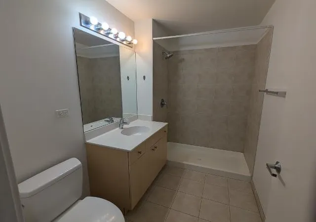 2nd image of 235 W Van Buren St, Chicago, IL 60607