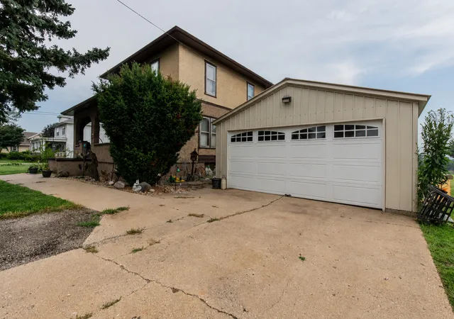 Photo 3 of Single family home for sale at 423 High St, Buda, IL 61314 | MLS# 12664679 | Listing updated on 2026-10-07