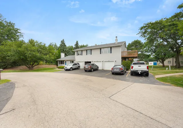Listing Photo 4 - Condo for sale in building located at 1833 Kerrybrook Ct, Sycamore, IL 60178 - Unit #0