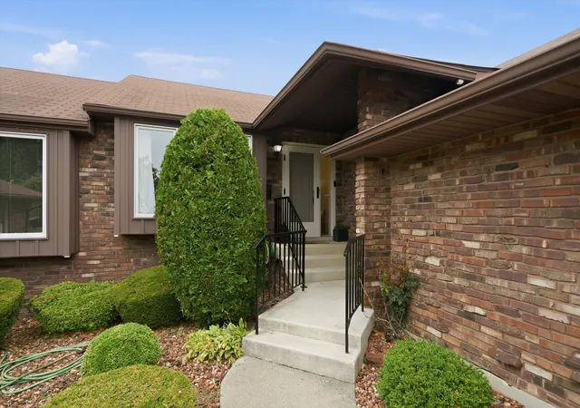 2nd image of 14312 Clearview Ct #14312, Orland Park, IL 60462 | MLS# 12666694