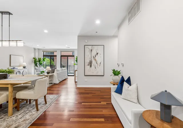 3rd image of 33 W Huron St #502, Chicago, IL 60654 | MLS# 12667131
