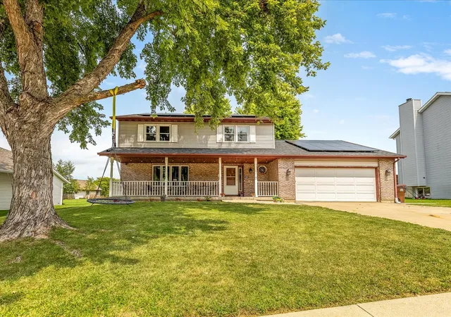 Photo 1 of Single family home for sale at 1071 Arapaho Dr, Freeport, IL 61032 | MLS# 12668914 | Listing updated on 2026-08-26