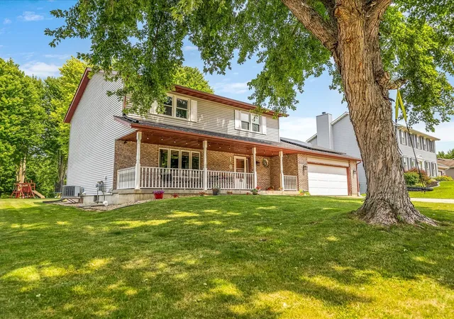 Photo 2 of Single family home for sale at 1071 Arapaho Dr, Freeport, IL 61032 | MLS# 12668914 | Listing updated on 2026-08-26