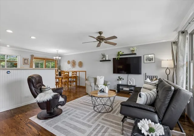 Photo 3 of Single family home for sale at 407 W Tanglewood Dr, Arlington Heights, IL 60004 | MLS# 12669457 | Listing updated on 2026-08-26