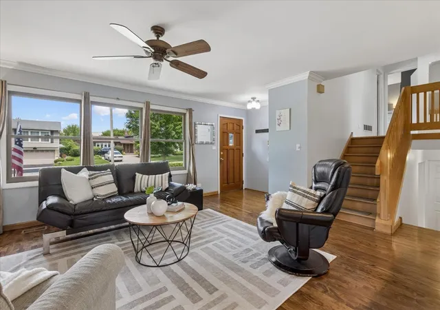 Photo 3 of Single Family Residence at 407 W Tanglewood Dr, Arlington Heights, IL 60004 | MLS# 12669457 |  | Sold on 2026-10-06