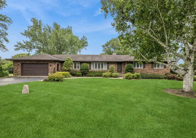 image of 3035 Red Barn Rd, Crystal Lake, IL 60012 | MLS# 12669903