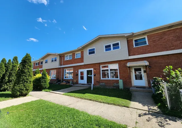 Photo 2 of Townhouse for sale at 8813 N Grand St, Niles, IL 60714 | MLS# 12670069 | Listing updated on 2026-08-25