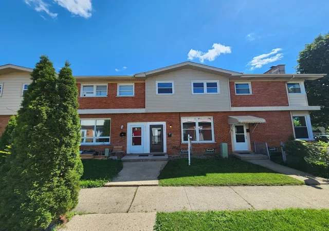 Photo 3 of Townhouse for sale at 8813 N Grand St, Niles, IL 60714 | MLS# 12670069 | Listing updated on 2026-08-25