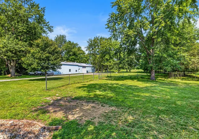 Photo 3 of Single family home for sale at 1516 W N Shore Dr, Mahomet, IL 61853 | MLS# 12671281 | Listing updated on 2026-08-25