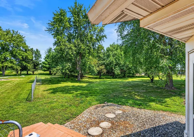 Photo 4 of Single family home for sale at 1516 W N Shore Dr, Mahomet, IL 61853 | MLS# 12671281 | Listing updated on 2026-08-25