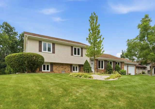 Photo 2 of Single family home for sale at 3469 Innsbruck Ln, Crete, IL 60417 | MLS# 12673825 | Listing updated on 2026-09-08