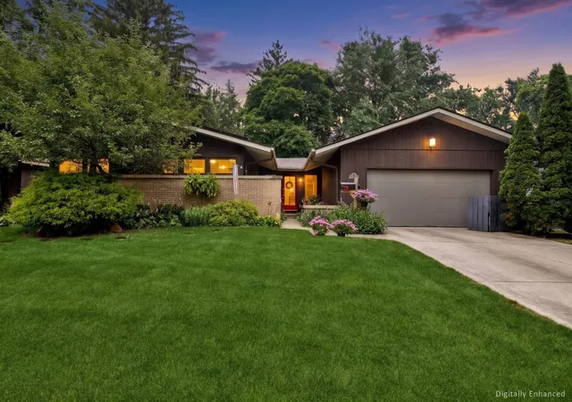 Photo 1 of Single family home for sale at 125 N Park Blvd, Glen Ellyn, IL 60137 | MLS# 12674508 | Listing updated on 2026-09-03