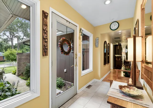 Photo 3 of Single family home for sale at 125 N Park Blvd, Glen Ellyn, IL 60137 | MLS# 12674508 | Listing updated on 2026-09-03