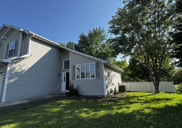 2nd image of 2001 Gray Hawk Dr, Plainfield, IL 60586 | MLS# 12675255