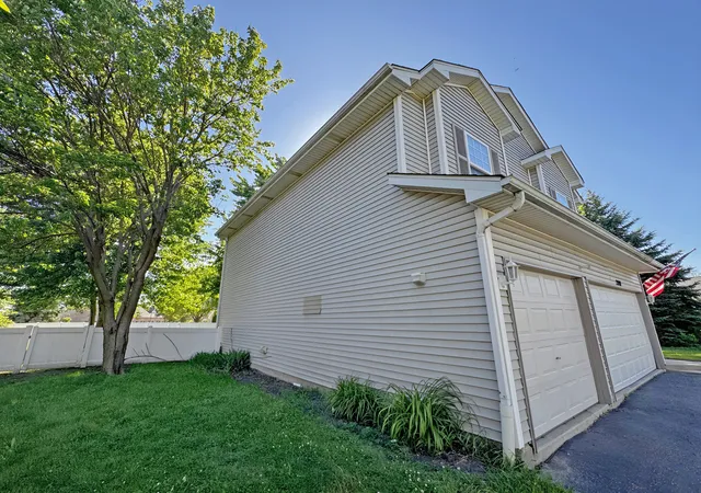 3rd image of 2001 Gray Hawk Dr, Plainfield, IL 60586 | MLS# 12675255