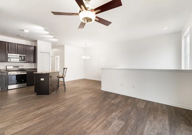4th image of 804 Four Seasons Blvd, Aurora, IL 60504