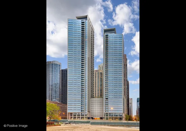 2nd image of 600 N Lake Shore Dr, Chicago, IL 60611