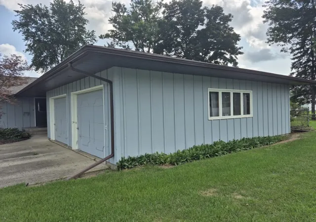 2nd image of 627 Shadycrest Dr, Kewanee, IL 61443 | MLS# 12675911