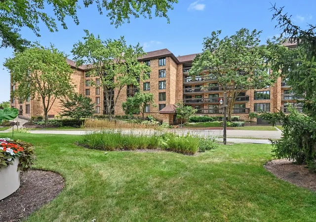 1st image of 1671 Mission Hills Rd #104, Northbrook, IL 60062 | MLS# 12676627