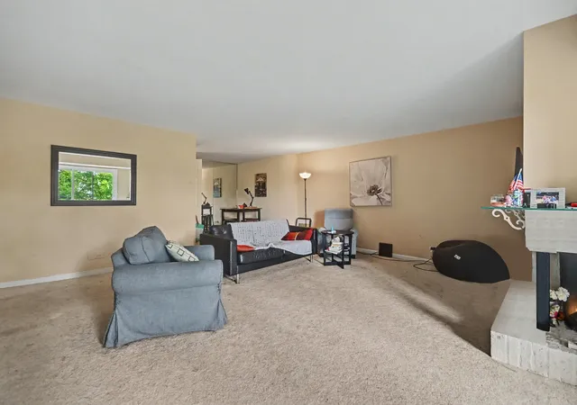Listing Photo 3 - Condo for sale in building located at 1671 Mission Hls Rd, Northbrook, IL 60062 - Unit #104