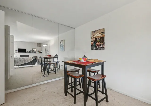 Listing Photo 4 - Condo for sale in building located at 1671 Mission Hls Rd, Northbrook, IL 60062 - Unit #104
