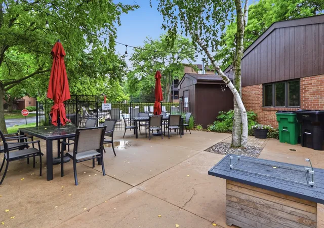 Listing Photo 2 - Condo for sale in building located at 75 Boardwalk Pl, Park Ridge, IL 60068 - Unit #103