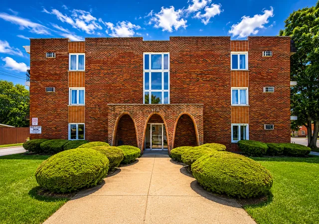 Photo 1 of Condo for sale at 9721 S Cicero Ave #3E, Oak Lawn, IL 60453 | MLS# 12681000 | Listing updated on 2026-09-04