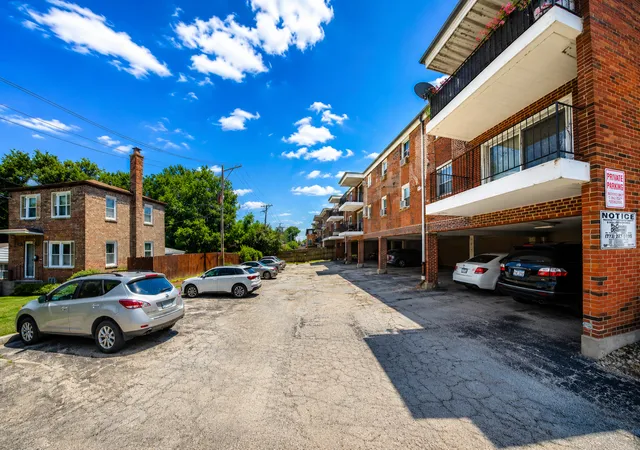 Photo 2 of Condo for sale at 9721 S Cicero Ave #3E, Oak Lawn, IL 60453 | MLS# 12681000 | Listing updated on 2026-09-04