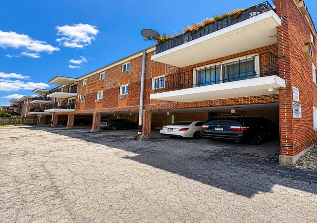 Photo 2 of Condo for sale at 9721 S Cicero Ave #3E, Oak Lawn, IL 60453 | MLS# 12681000 | Listing updated on 2026-09-04