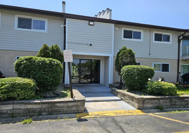 1st image of 870 E Old Willow Rd E #259, Prospect Heights, IL 60070 | MLS# 12681749