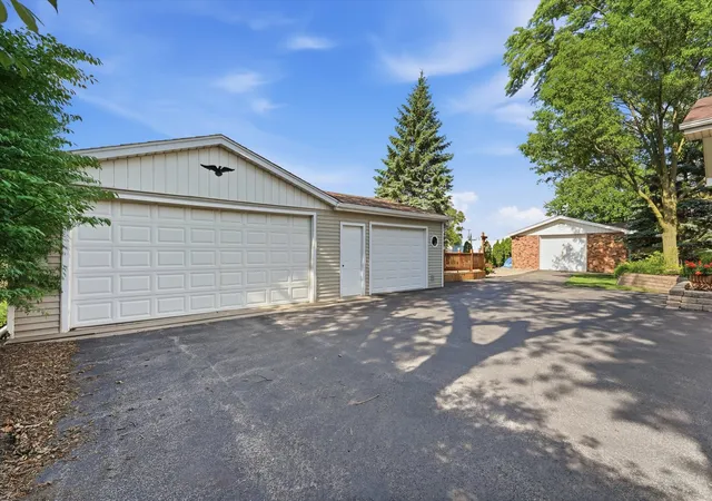 2nd image of 24 W 168th St, South Holland, IL 60473 | MLS# 12681999