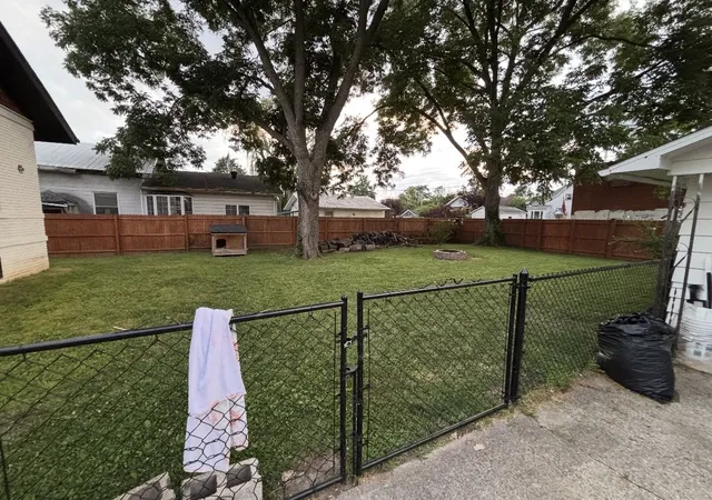 Photo 4 of Single family home for sale at 305 W Ray Ave, Christopher, IL 62822 | MLS# 12683233 | Listing updated on 2026-09-01